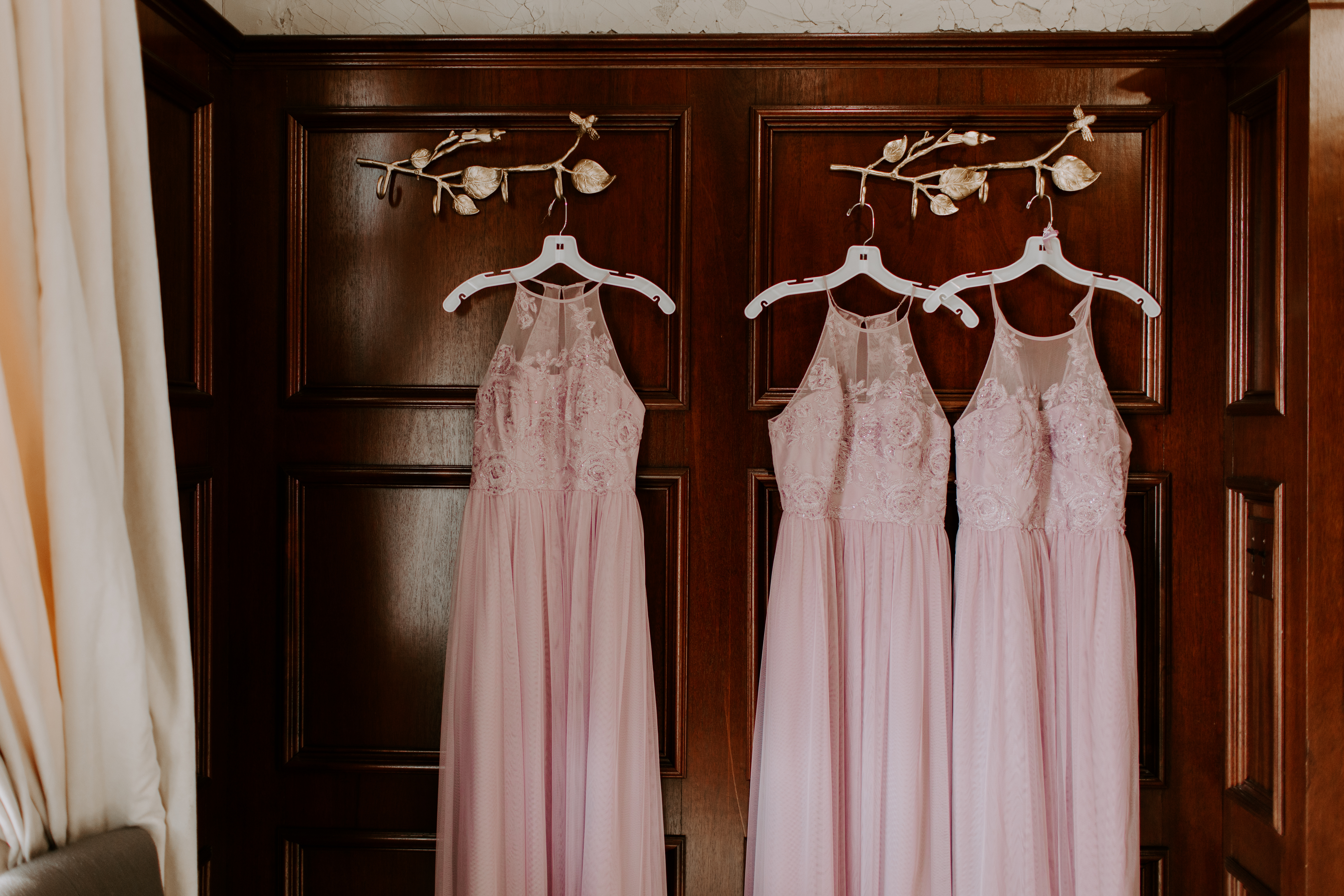 bridesmaid dressing hanging